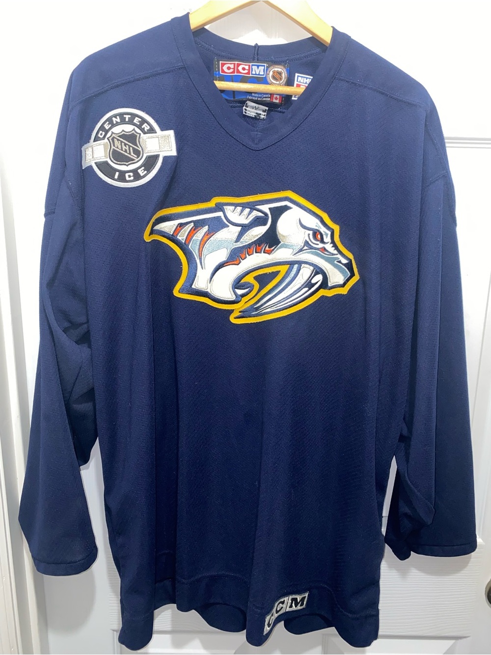 CCM Navy Blue Nashville Predators Hockey Jersey w Team Crest Mike Dunham 90s